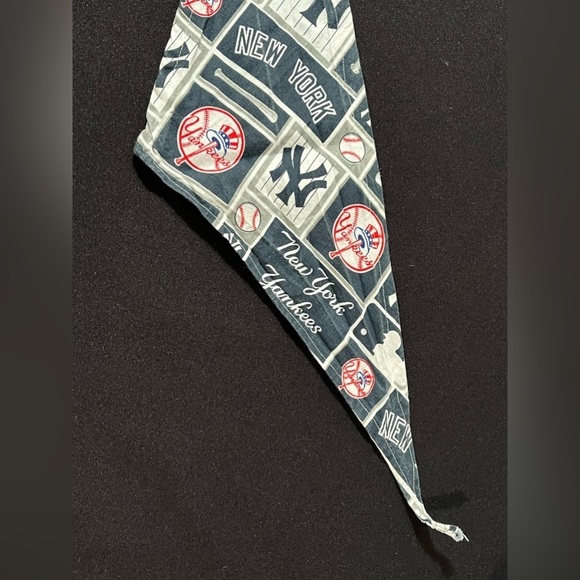It’s a bandana! Bundle of 2 Yankees bandanas for pups in 2 sizes. EUC - Picture 8 of 9